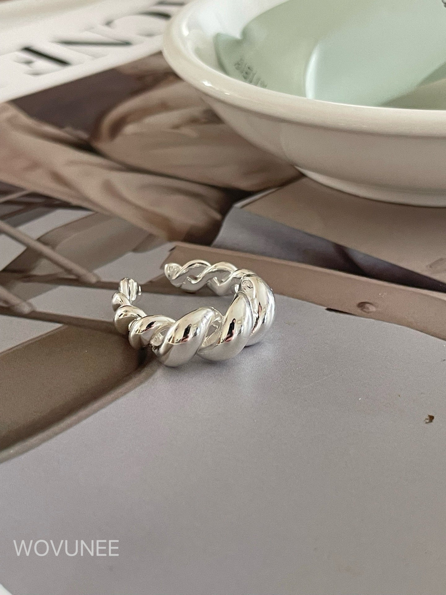 Éclat Twist Ring — Solid 925 Sterling Silver